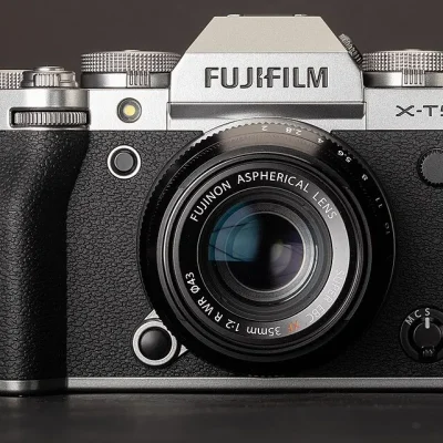دوربین بدون آینه فوجی‌فیلم X-T5 (بدنه)